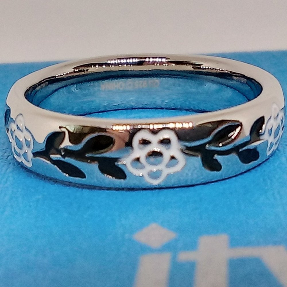 leaf & flower band ring, size 6.